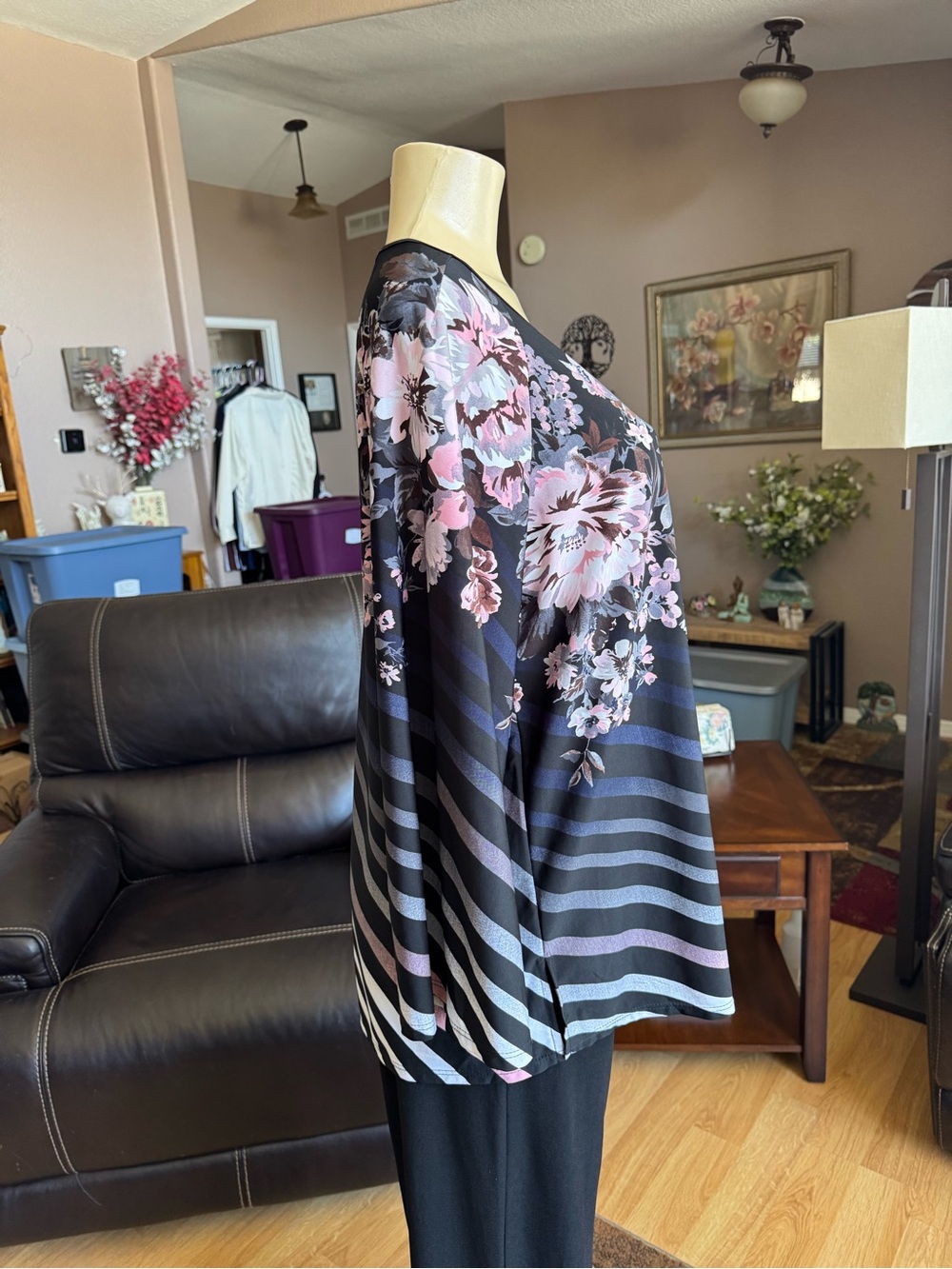 Avenue black floral keyhole knit blouse with long sleeves-size 18/20 - Picture 3 of 9